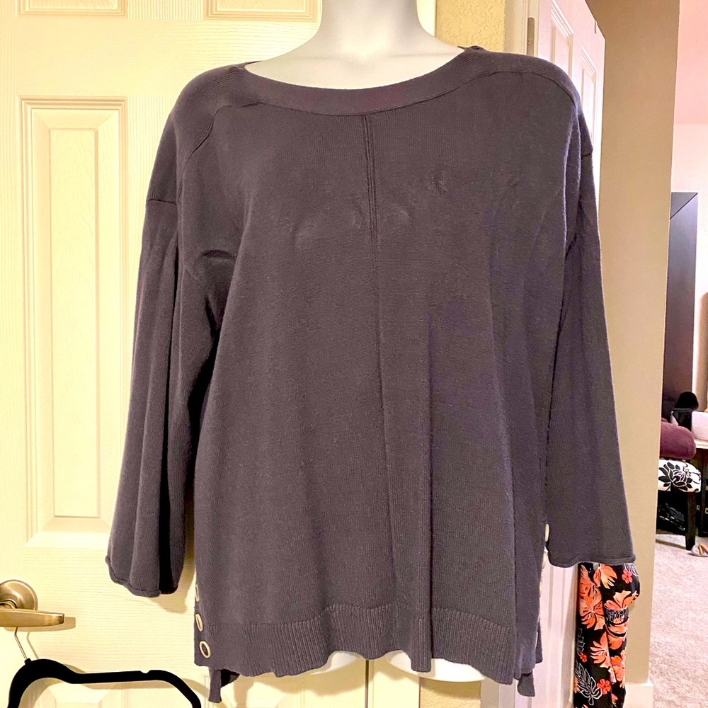 Thick and warm sweater. Only worn once.